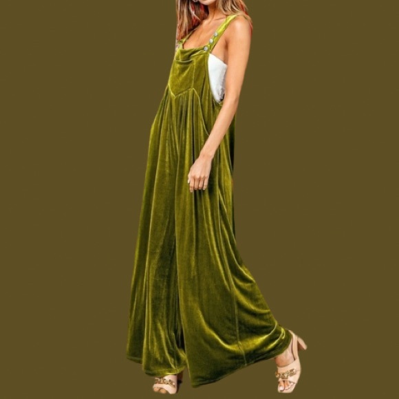 New Wide Leg Velvet Green Boho Jumpsuit
Overalls with Pockets - Picture 3 of 6